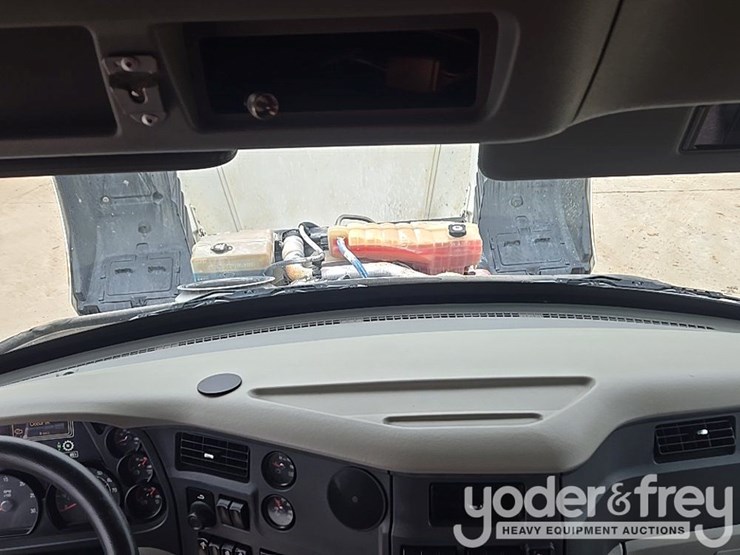 2019-peterbilt-579-image-71