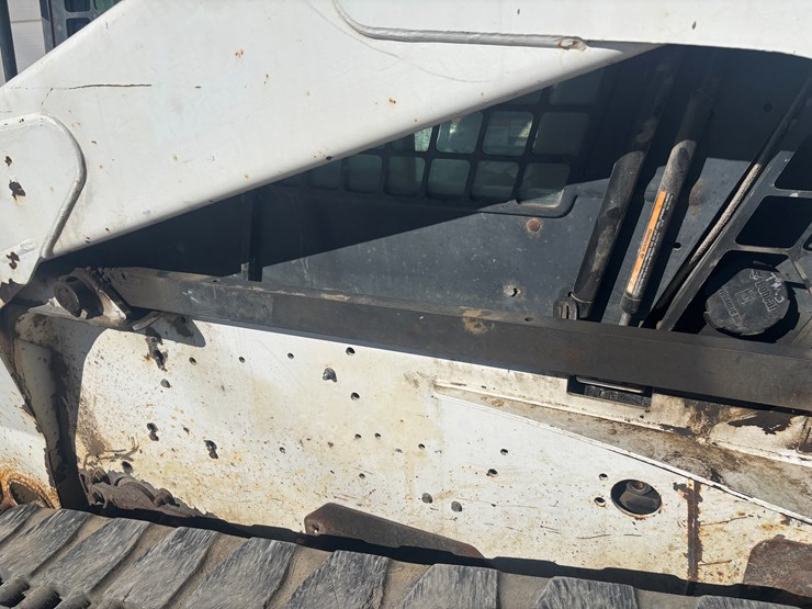 2007-bobcat-t300-image-45