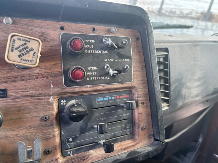 1989-cummins-855-image-42