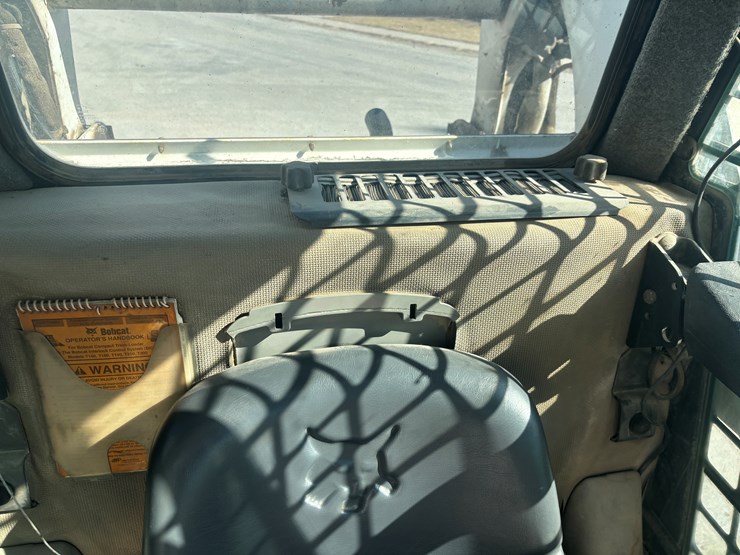 2007-bobcat-t300-image-33