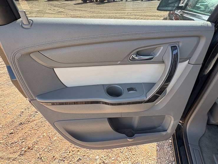 2016-gmc-acadia-slt-image-18