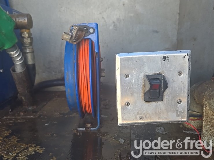 2009-peterbilt-335-image-51