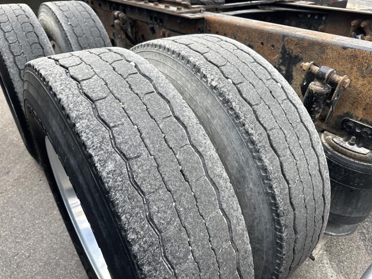 2003-volvo-10-image-59