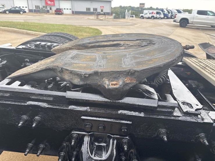 2019-peterbilt-579-image-48