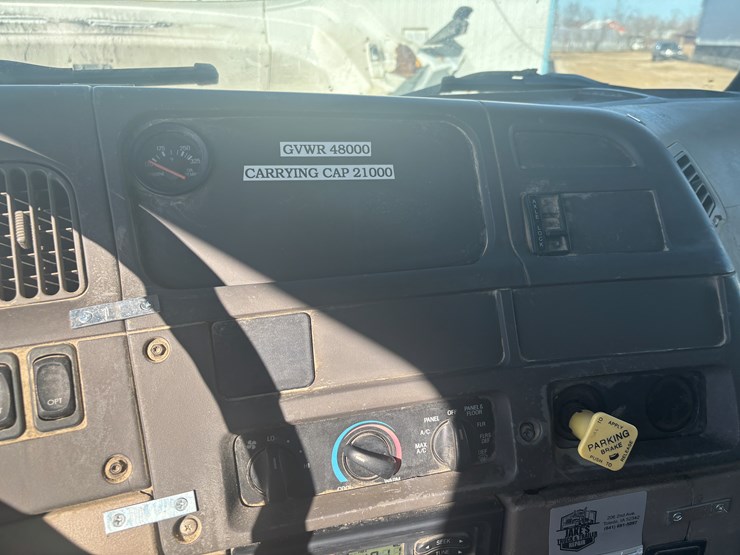 2005-sterling-lt8500-image-29