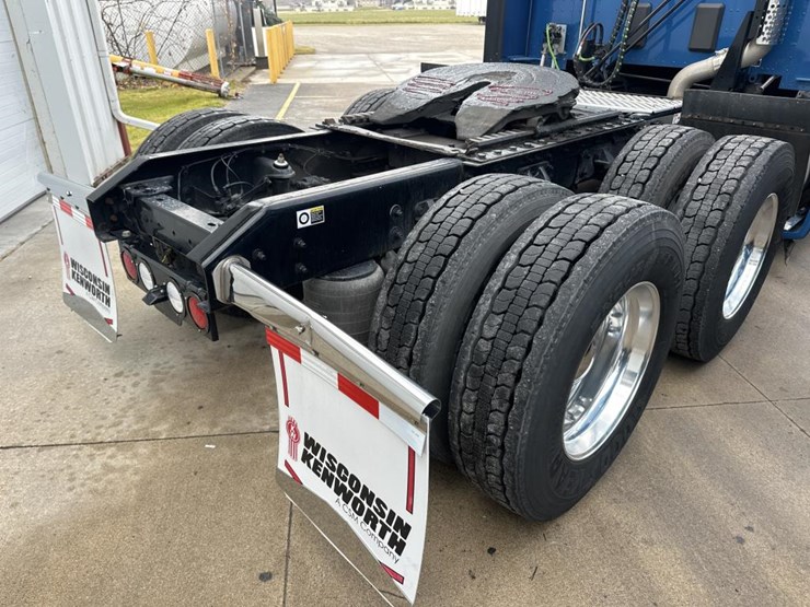 2022-kenworth-t680-image-17