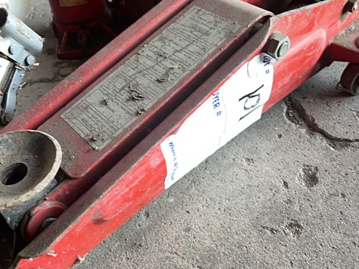 one-floor-jack,-also-three-good-hydraulic-bottle-jacks,-two-are-20-ton,-one-is-12-ton-image-12