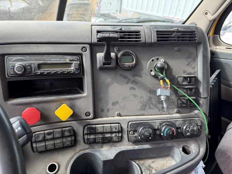 #40954-•-2016-freightliner-t/a-daycab-truck-tractor-3akjgedv4gsgw5933-image-62