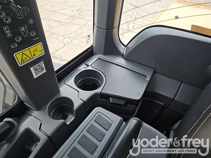 2026-caterpillar-926-image-48