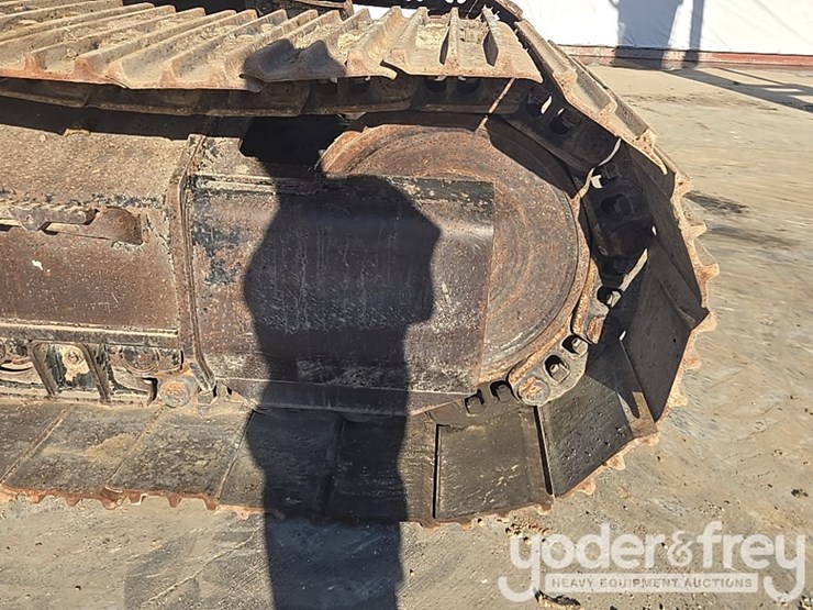 2016-caterpillar-335fl-image-26