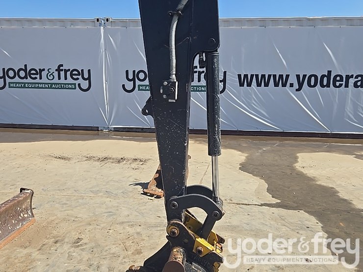 2020-deere-35g-image-50