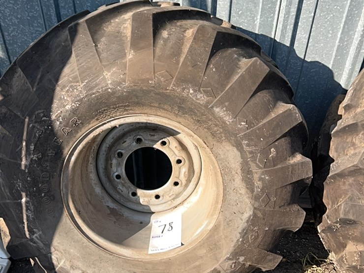 excellent-set-of-grip-tires,-size-is-16.5-l-–-16.1.--came-off-of-versatile-or-john-deere-self-propelled-swather,-always-been-stored-inside-image-13