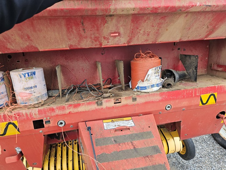 2001-new-holland-648-image-6