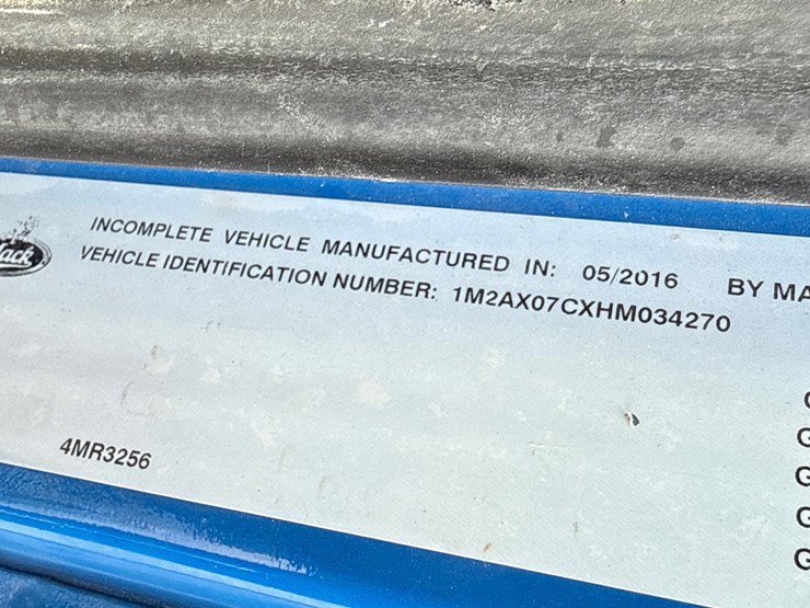 2017-mack-granite-gu713-image-50