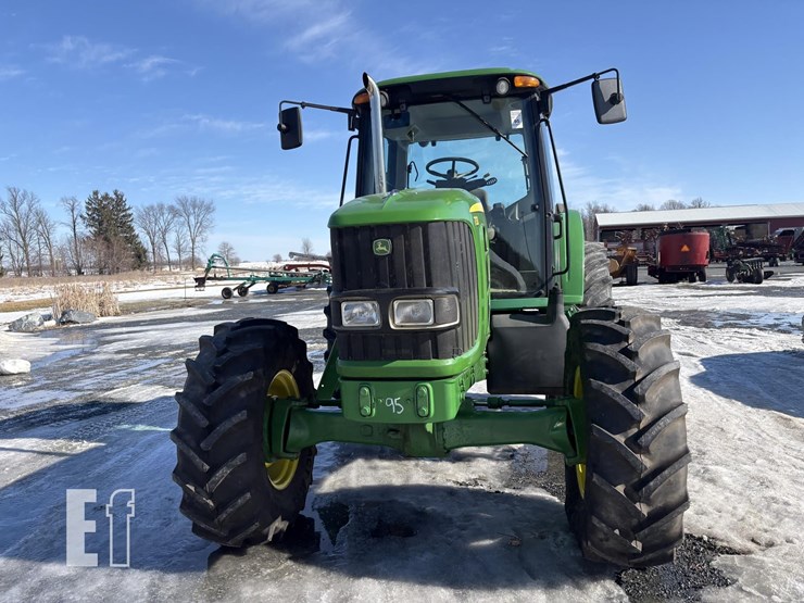 2011-john-deere-7130-image-3