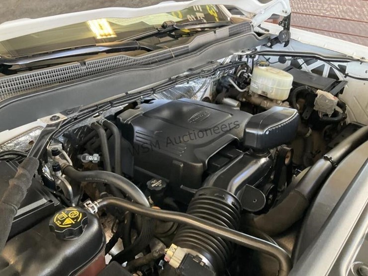 2015-chevrolet-silverado-3500-image-12