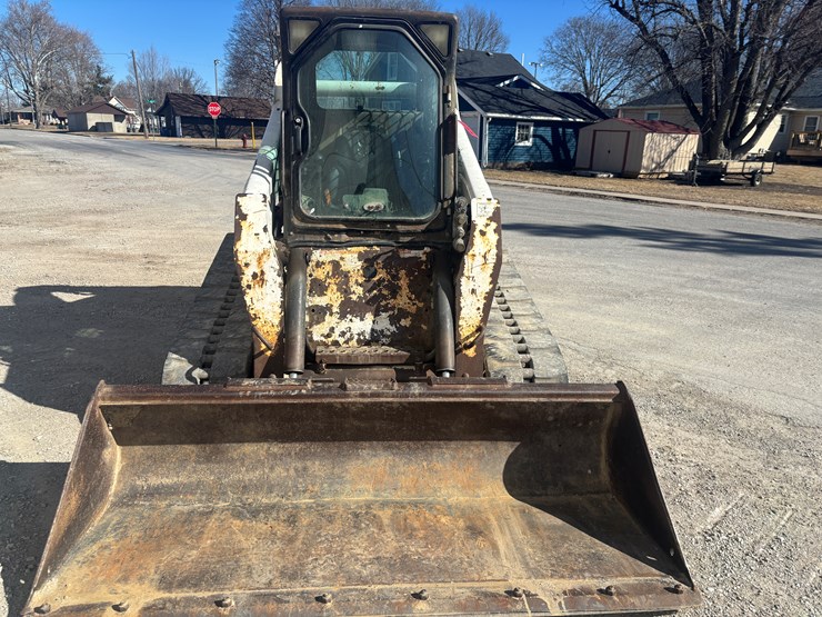 2007-bobcat-t300-image-6