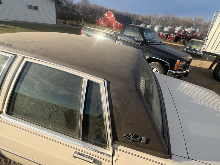 lot-13.-oldsmobile-delta-88-royale-car,-4-dr.,-196,050-mi,-307-v8,--4-speed-automatic-image-36