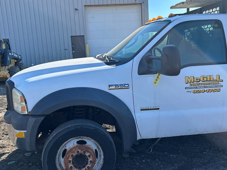 2005-ford-f550-image-15