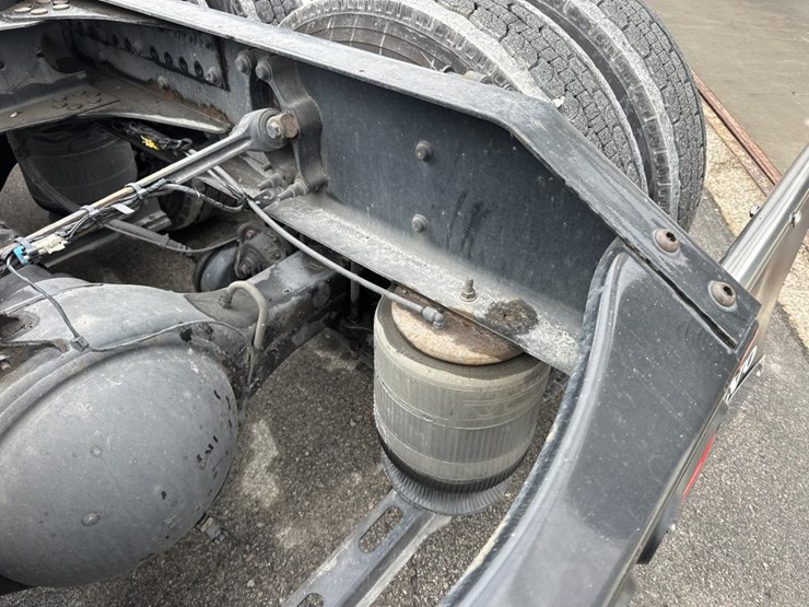 2018-volvo-10-image-39