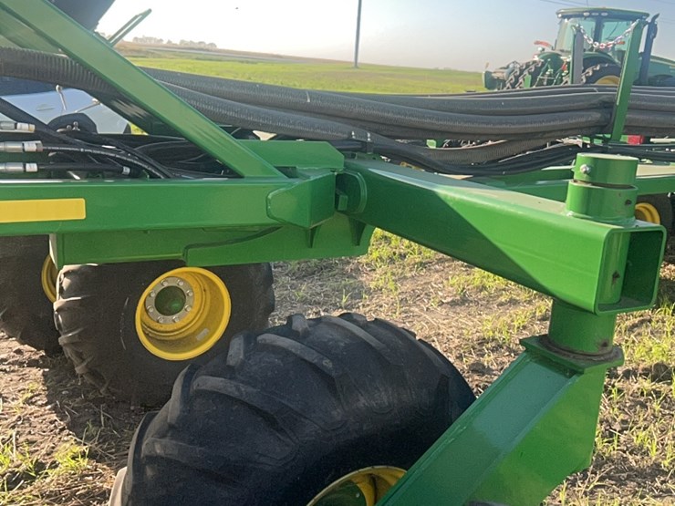 2018-john-deere-1910-image-25