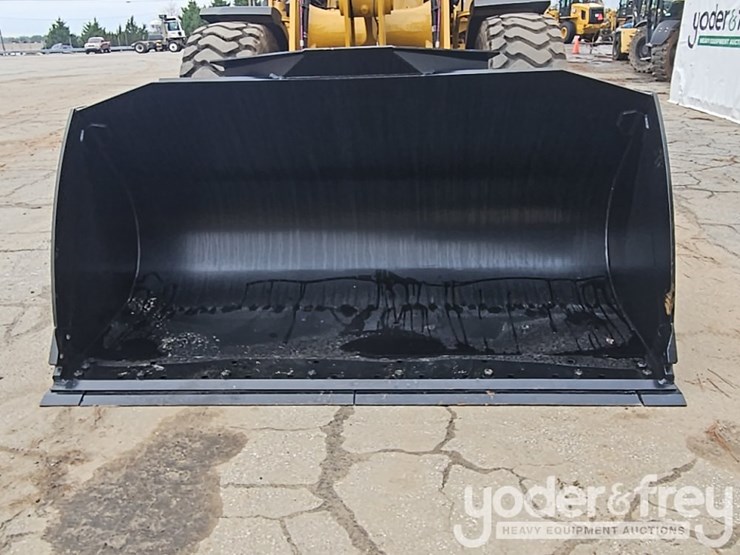 2026-caterpillar-926-image-11