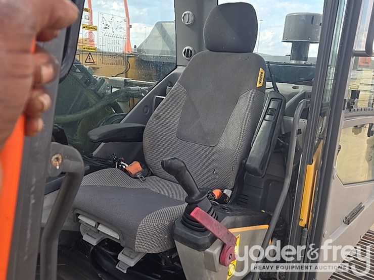 2018-volvo-ec200el-image-77