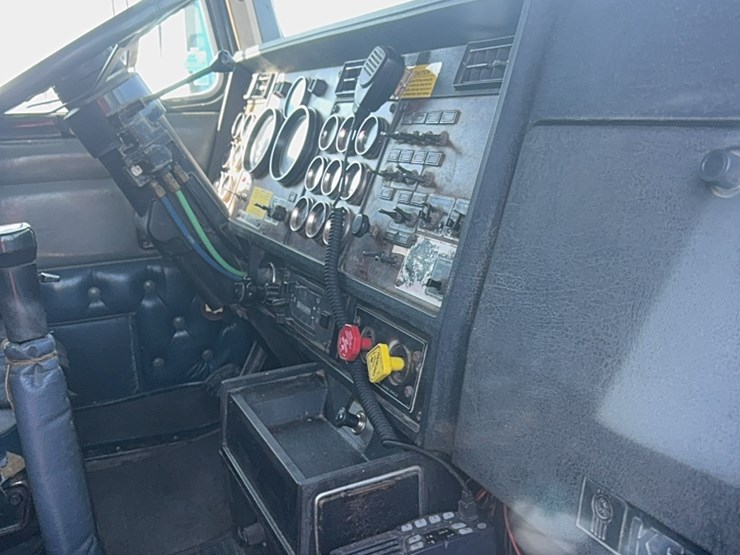 1990-kenworth-t600-image-173