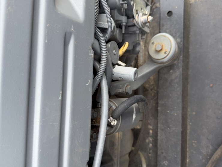 #40961-•-2011-magnolia-/-adams-t/a-fertilizer-tender-trailer-image-75