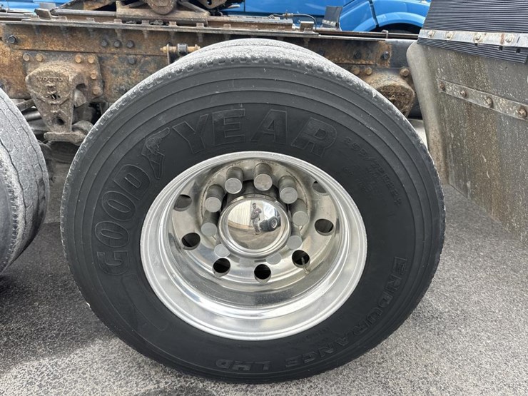 2003-volvo-10-image-62