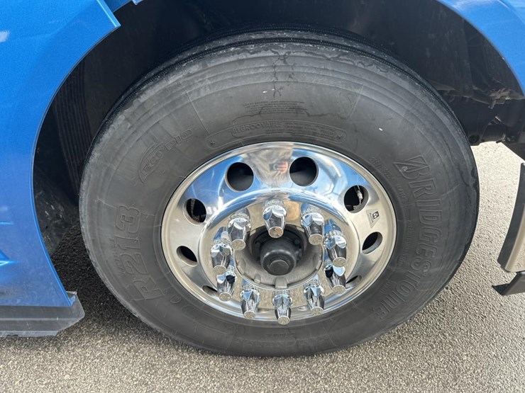 #2224-•-2025-volvo-vnl-sleeper-cab-semi-truck-tractor-image-65