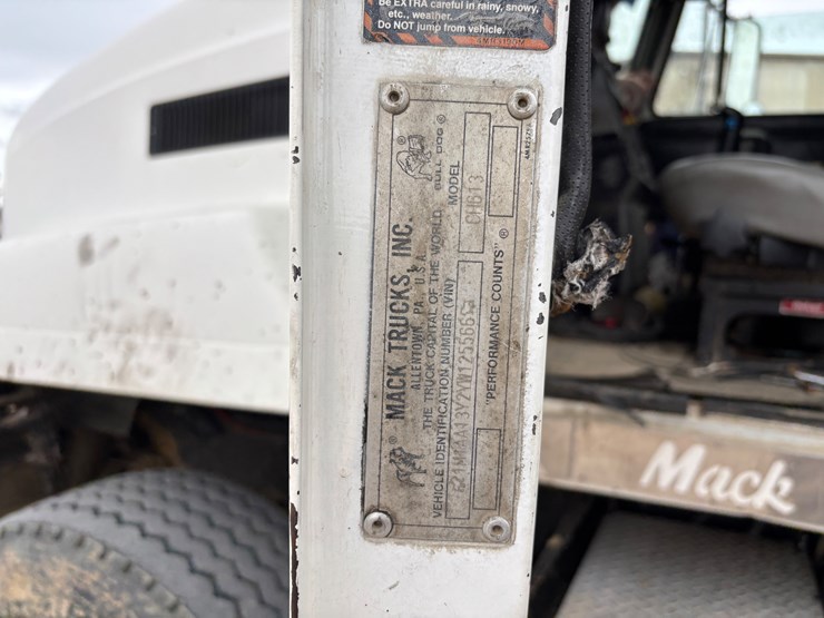2000-mack-ch600-image-10