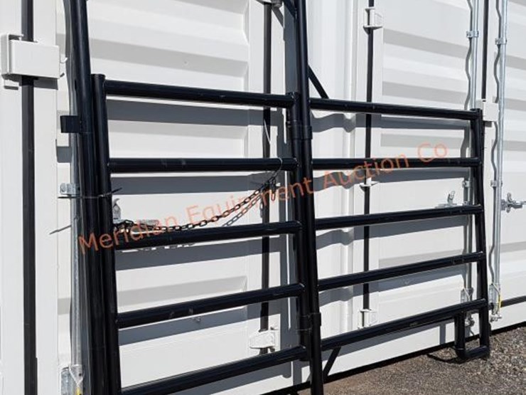 10'-hd-panel-w/-ride-through-gate-image-5