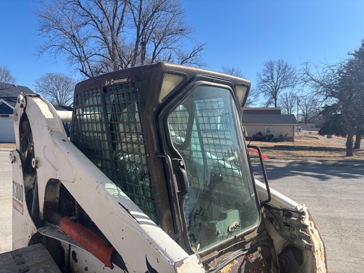 2007-bobcat-t300-image-15