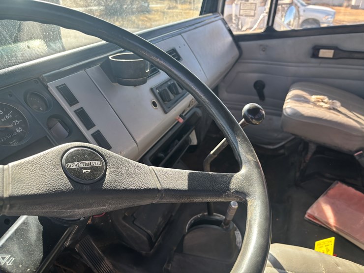 freightliner-fl70-image-27