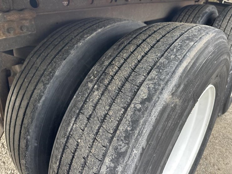 2019-utility-53'-image-28