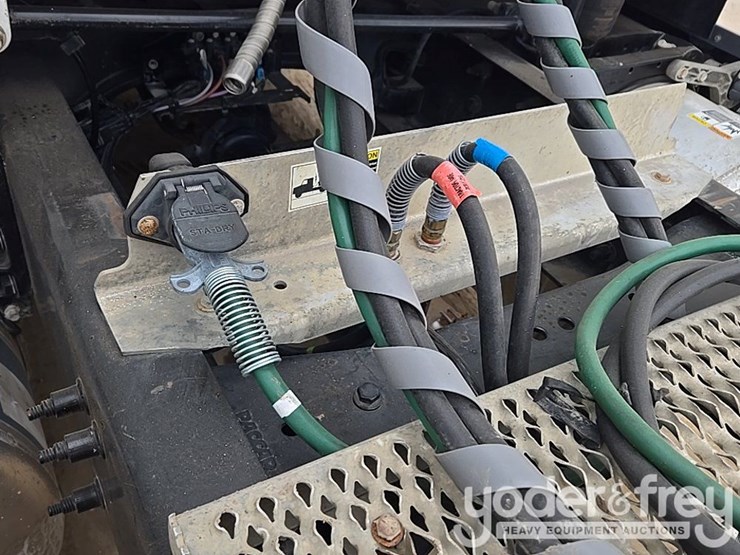 2019-peterbilt-579-image-35