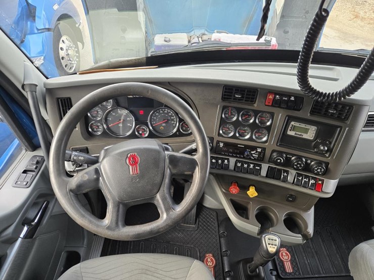 2019-kenworth-t680-image-65