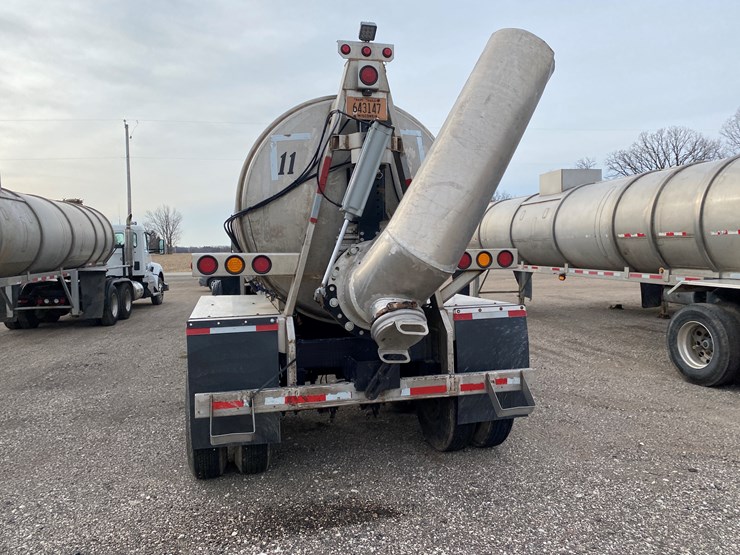 #502-•-2012-northern-8,500-gallon-semi-manure-tanker-(has-wi-title)-(waupun,-wi)-image-11