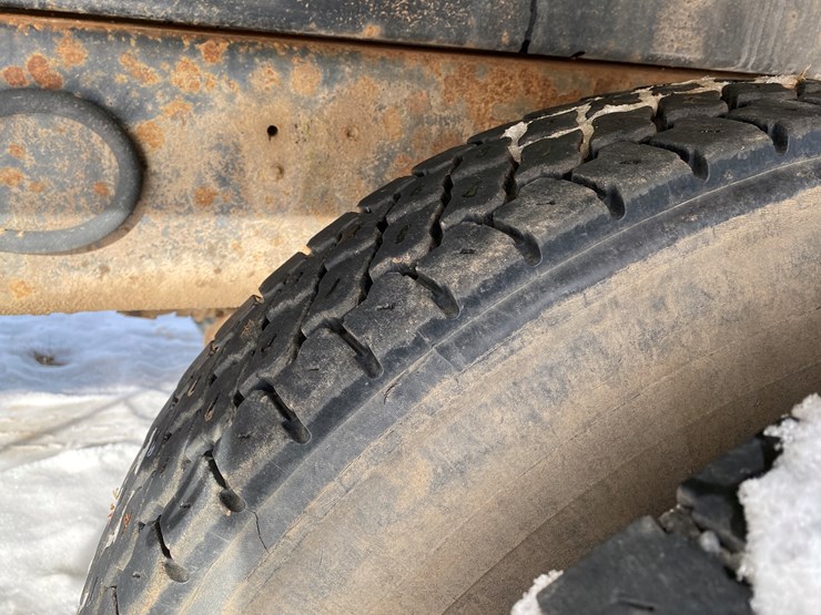 1991-ford-l9000-image-23