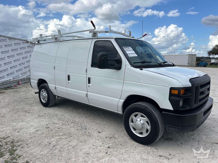 2014-ford-cargo-image-2