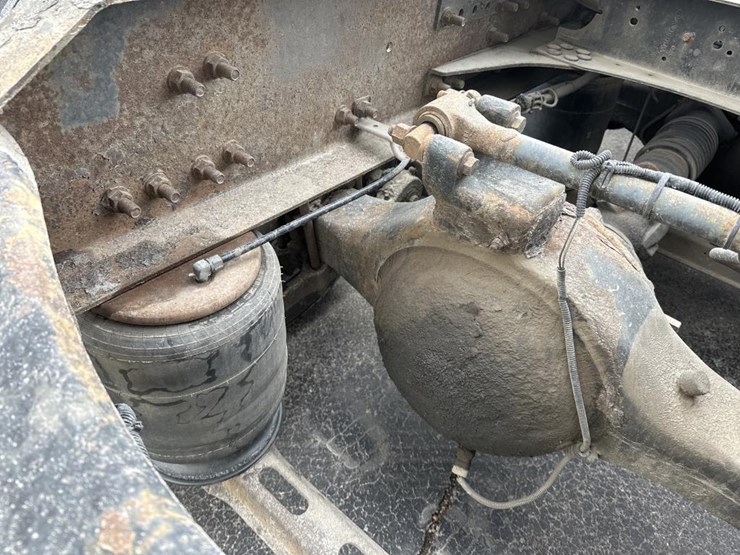 2001-volvo-10-image-37