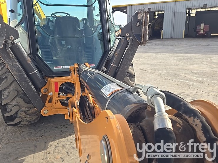 2022-case-590sn-image-33