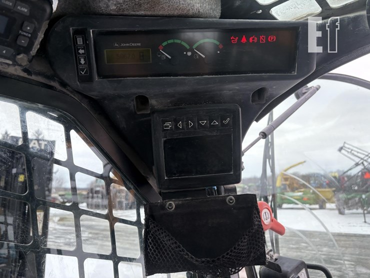 2020-deere-320g-image-18