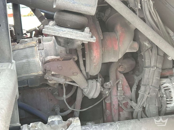 2017-peterbilt-320-image-7