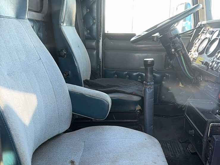 1990-kenworth-t600-image-171