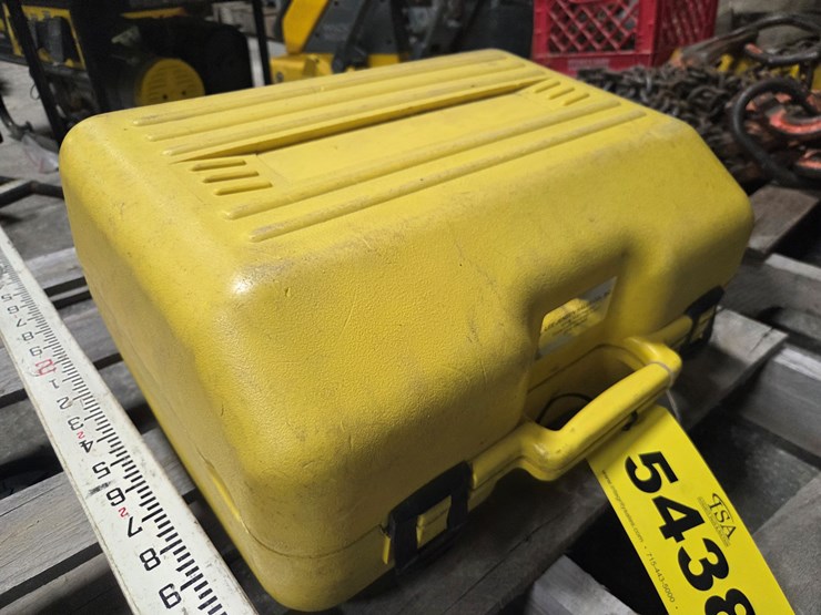 #5438-•-leica-rugby-270sg-laser-transit-w/-story-pole-image-6