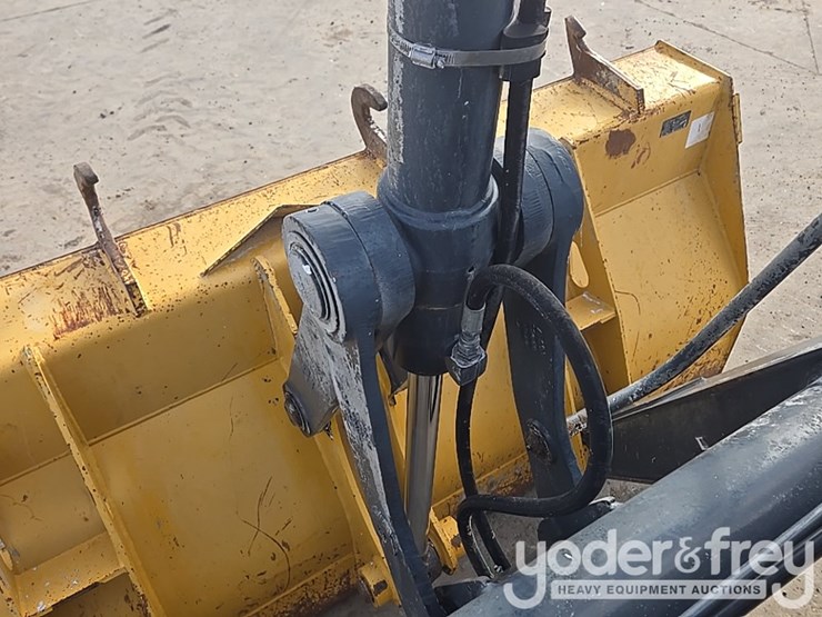 2018-deere-310sl-image-33