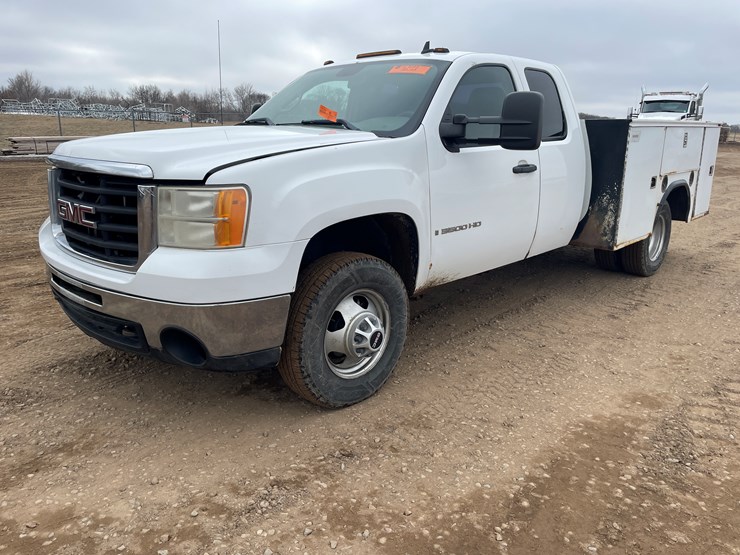 2008-gmc-3500-image-2