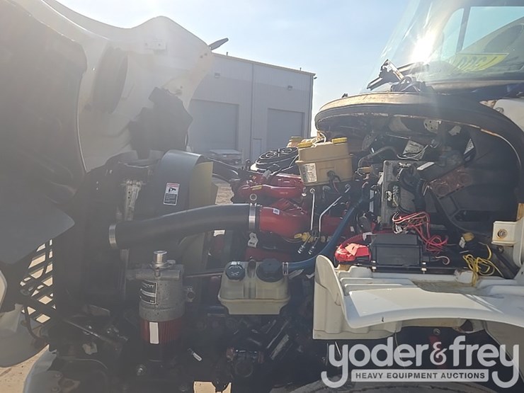 2020-freightliner-m2-106-image-29